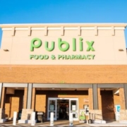 A publix grocery store with the sign for its food and pharmacy.